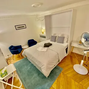 Montmartre, Studio Tres Bien Localisé París